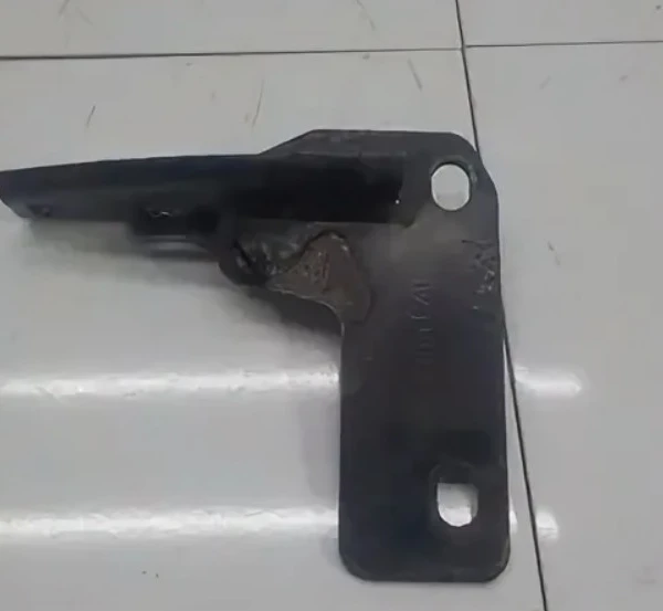 Кронштейн подножки. Аналог для VOLVO FH/FM Vers.4/5. VO 82318843 (INV5191)