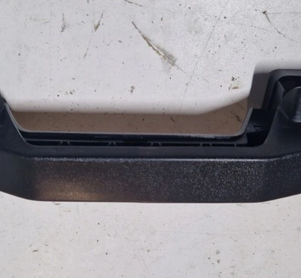 Ручка кабины внутренняя левая. Аналог для VOLVO FH/FM Vers.4/5. VO 82109215 (INV5056)