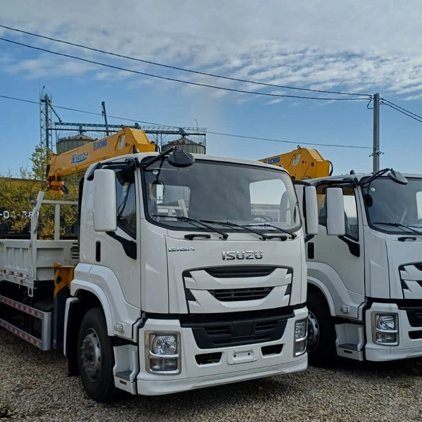 Бортовой грузовик с КМУ 5 тонн на шасси ISUZU GIGA 4×2