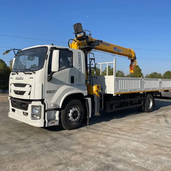 Бортовой грузовик с КМУ на 8 тонн на шасси ISUZU GIGA 4×2