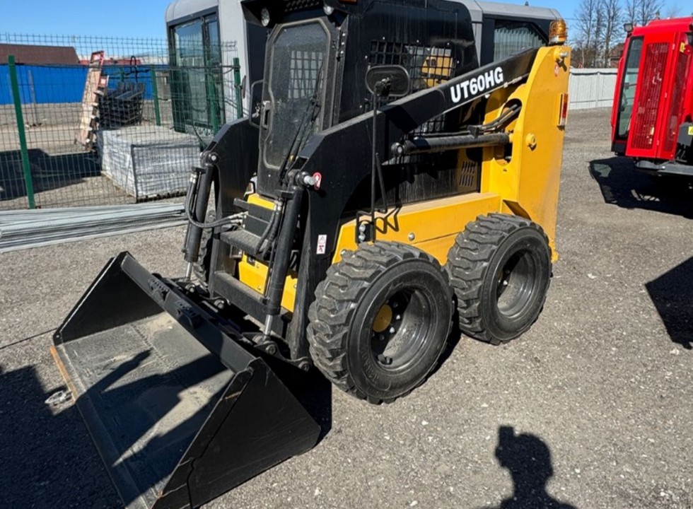 Мини-погрузчик UKB-TRACK 60HG