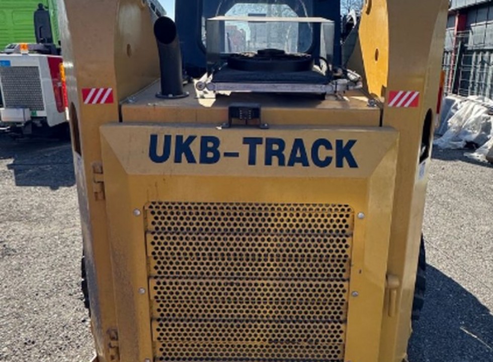 Мини-погрузчик UKB-TRACK 60HG
