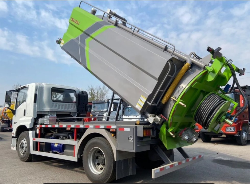 Илосос на шасси ISUZU GIGA (без резервуара для чистой воды) 8м3