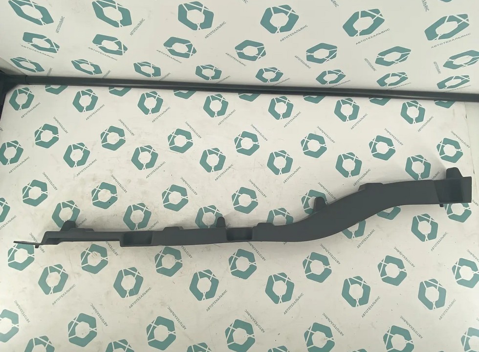 VO 82270692 соединит. пластина; левый.Пластина-соединитель левого корпуса ступени для грузовика. (INV5207)