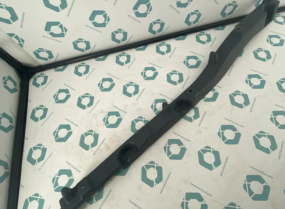 VO 82270692 соединит. пластина; левый.Пластина-соединитель левого корпуса ступени для грузовика. (INV5207)