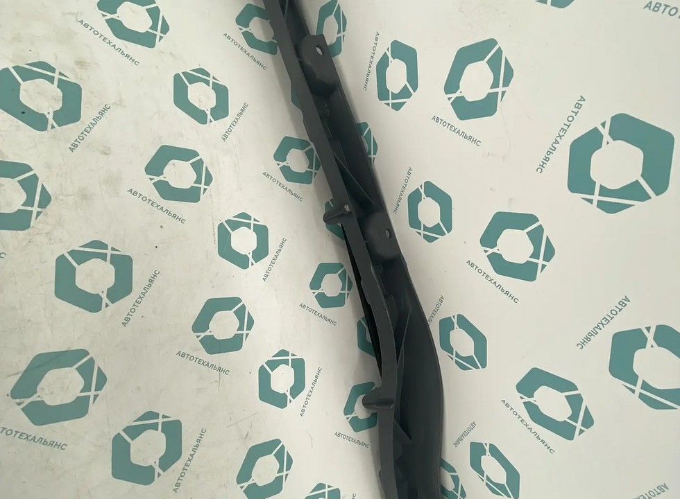 VO 82270692 соединит. пластина; левый.Пластина-соединитель левого корпуса ступени для грузовика. (INV5207)