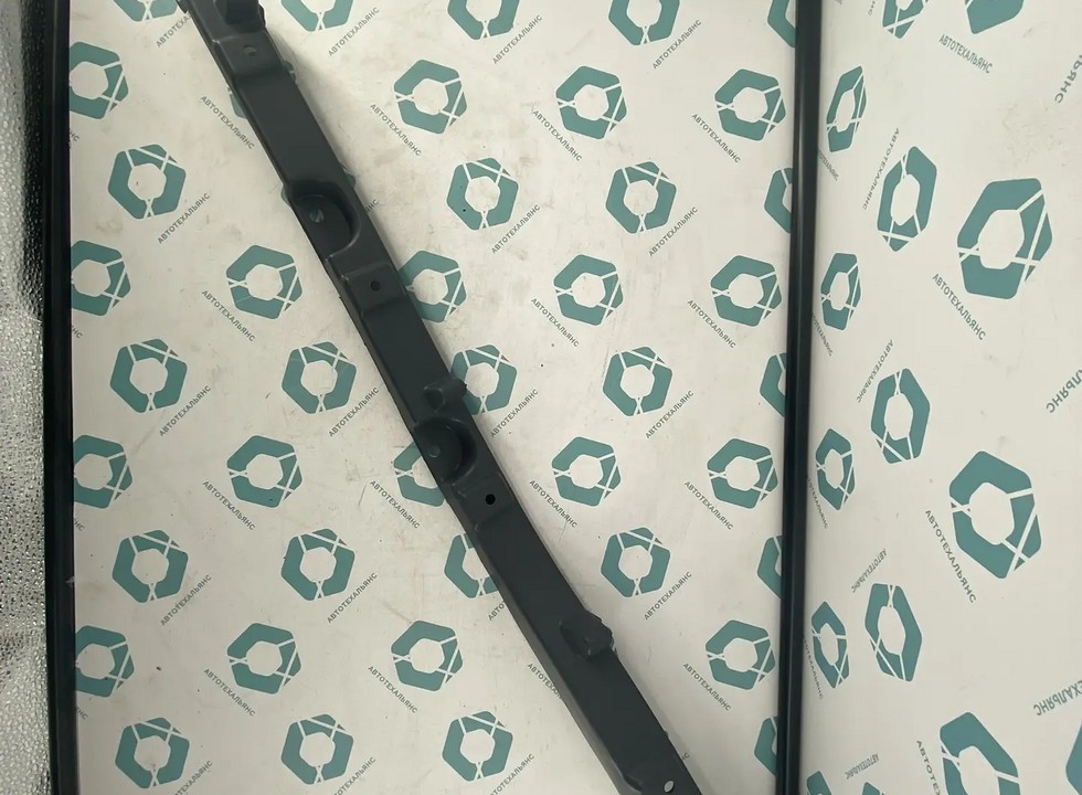 VO 82270692 соединит. пластина; левый.Пластина-соединитель левого корпуса ступени для грузовика. (INV5207)