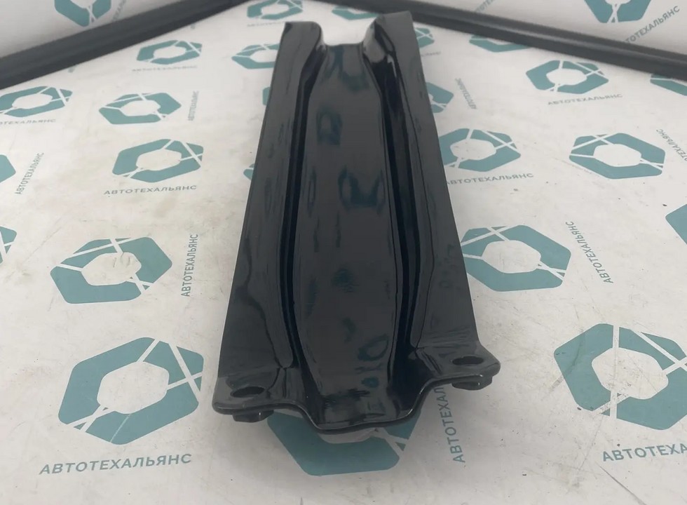 Кронштейн правого корпуса ступени для грузовика. Аналог для VOLVO FH/FM Vers.4/5. VO 84228567 (INV5196)