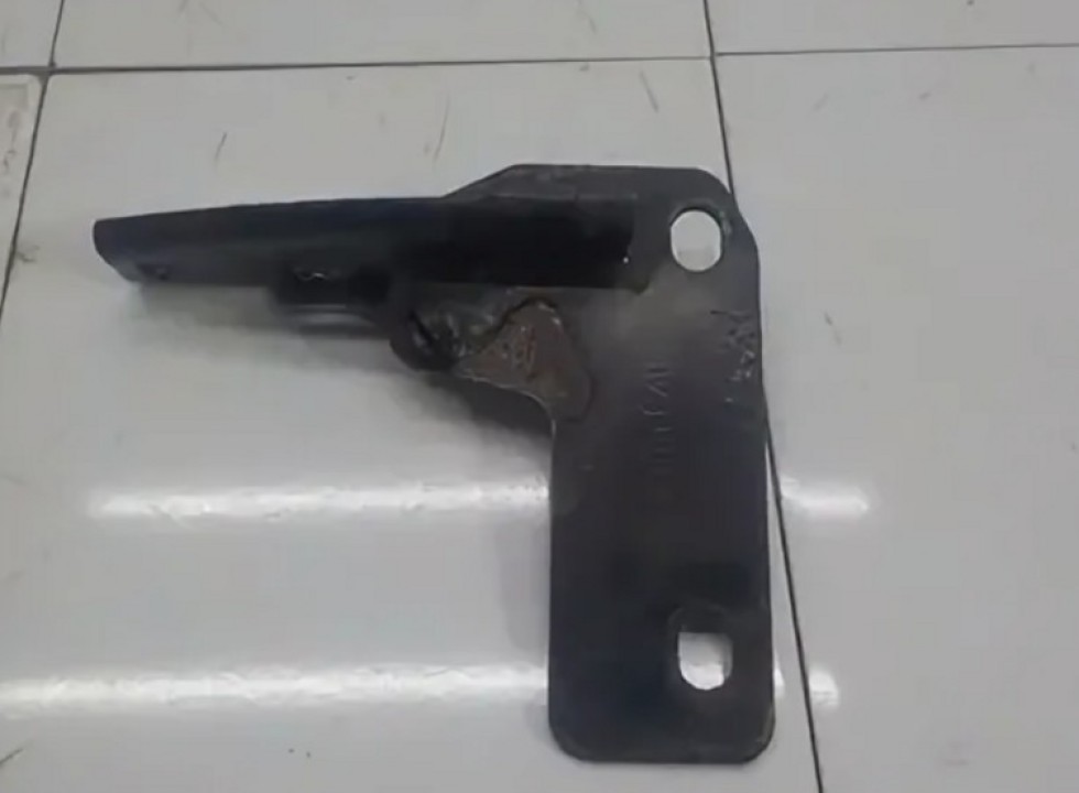 Кронштейн подножки. Аналог для VOLVO FH/FM Vers.4/5. VO 82318843 (INV5191)