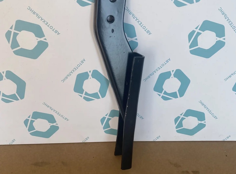 Кронштейн правого корпуса ступени. Аналог для VOLVO FH/FM Vers.4/5. VO 84228563 (INV5193)