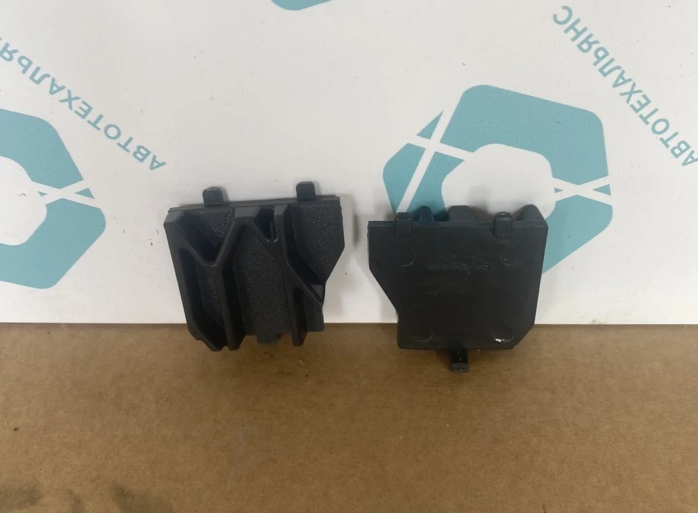 Заглушка решетки капота правая. Аналог для VOLVO FH/FM Vers.4/5. VO 82357395 (INV5359)