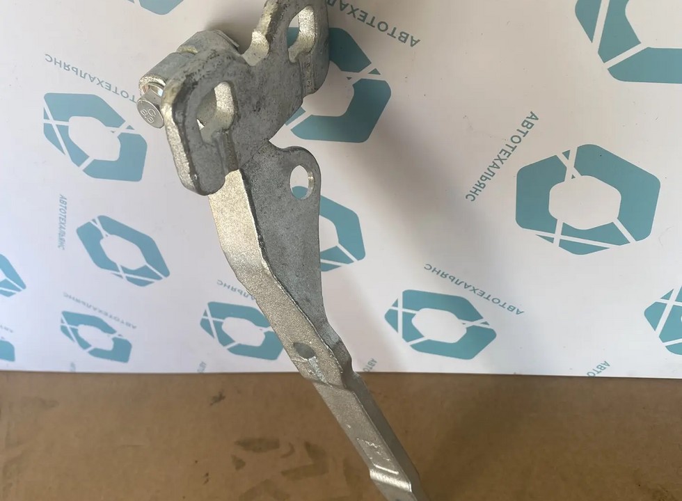 Петля капота левая. Аналог для VOLVO FH/FM Vers.4/5. VO 82320176 (INV5145)