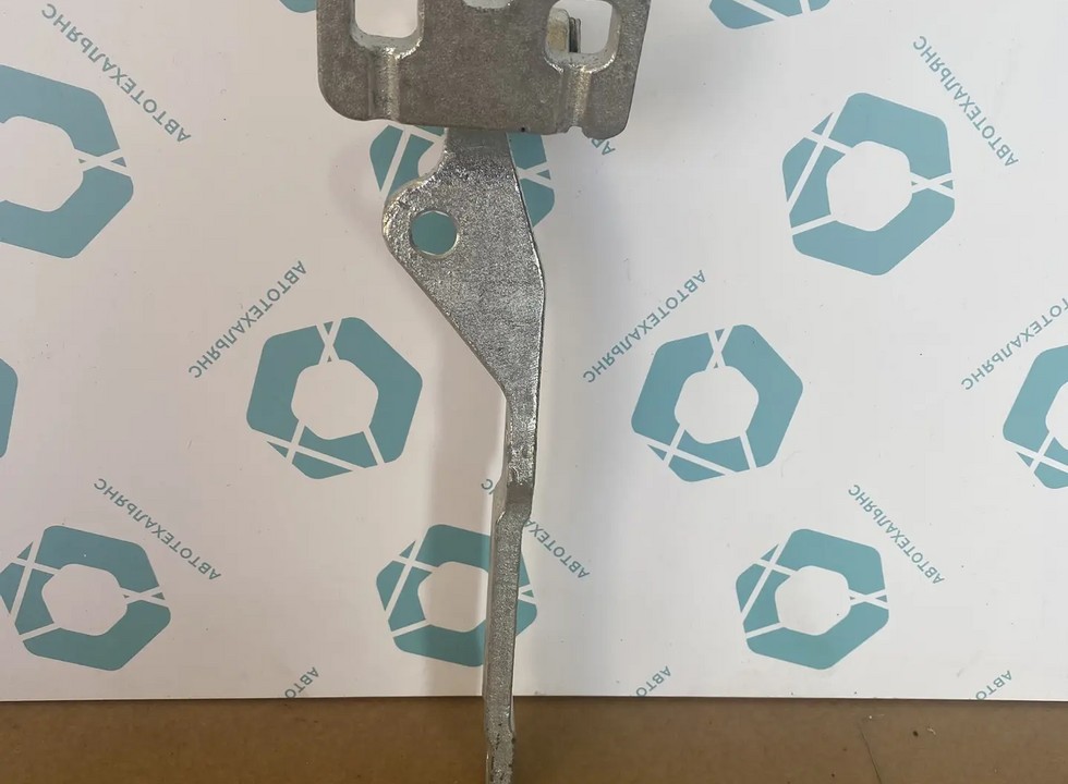 Петля капота правая. Аналог для VOLVO FH/FM Vers.4/5. VO 82320177 (INV5146)