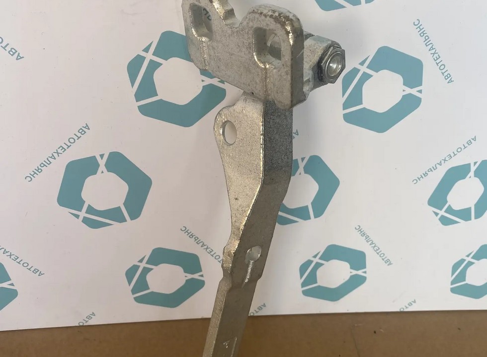 Петля капота правая. Аналог для VOLVO FH/FM Vers.4/5. VO 82320177 (INV5146)