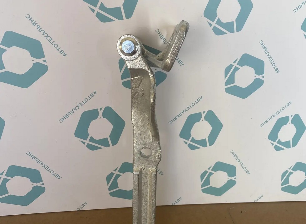 Петля капота правая. Аналог для VOLVO FH/FM Vers.4/5. VO 82320177 (INV5146)