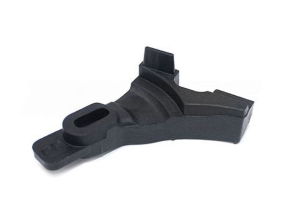 Скоба-кронштейн решетки радиатора правый. Аналог для VOLVO FH/FM Vers.4/5. VO 84026559 (INV5211)