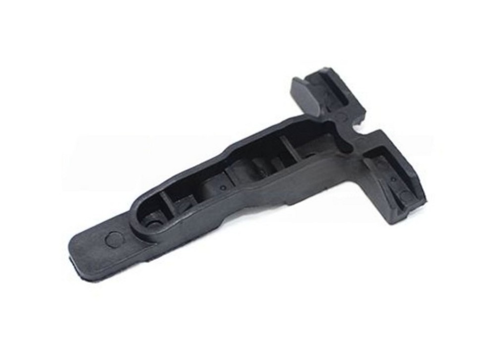 Скоба-кронштейн решетки радиатора центральный. Аналог для VOLVO FH/FM Vers.4/5. VO 84025801 (INV5210)