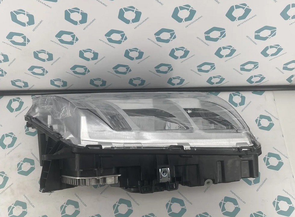 Фара левая для грузовика. Аналог для VOLVO FH/FM Vers.4/5. VO 22239221 (INV5436)