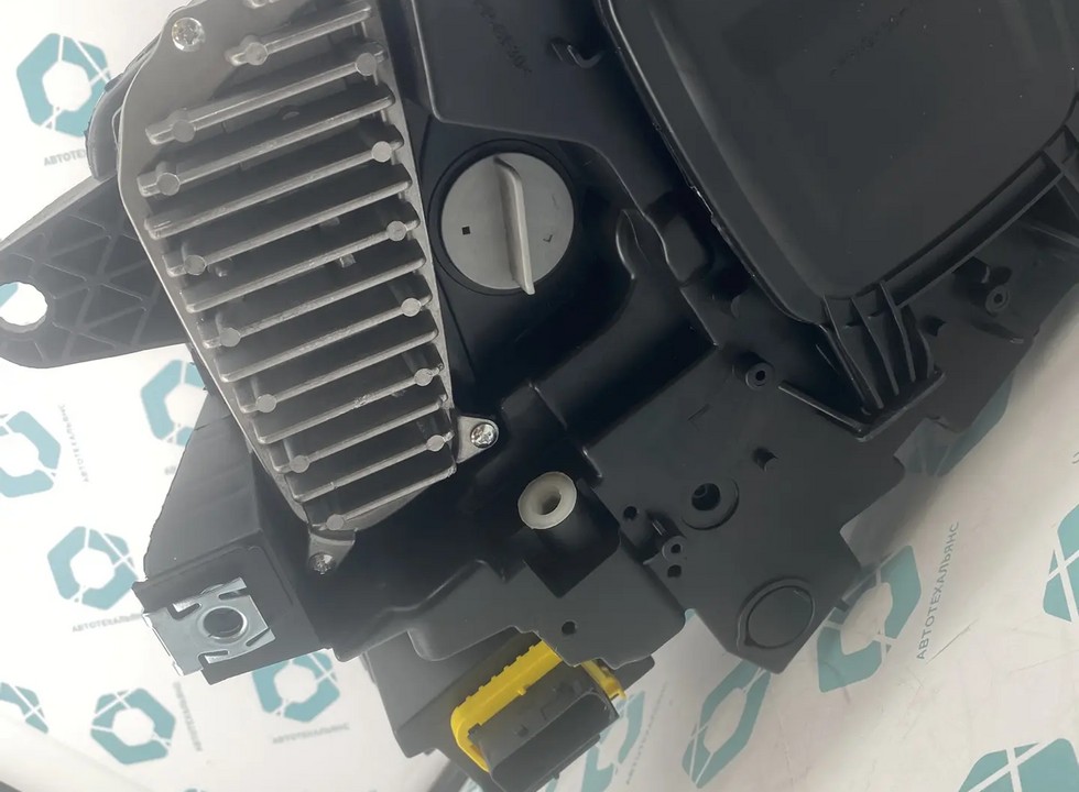 Фара левая для грузовика. Аналог для VOLVO FH/FM Vers.4/5. VO 22239221 (INV5436)