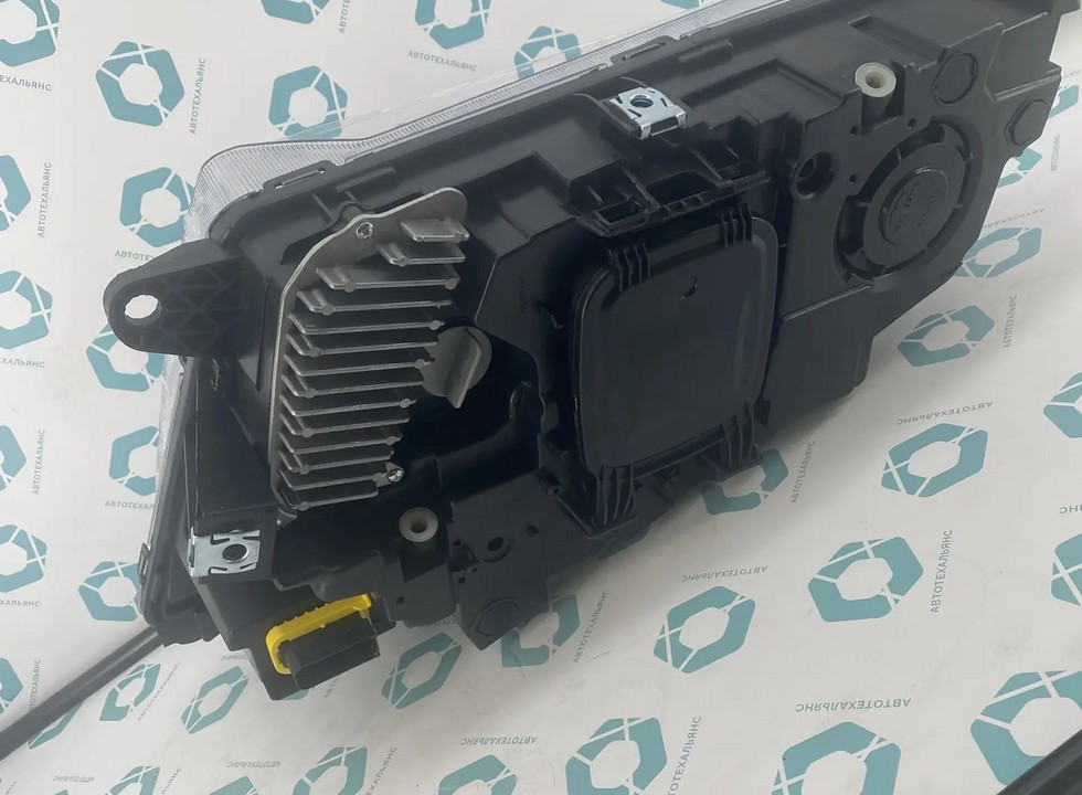 Фара левая для грузовика. Аналог для VOLVO FH/FM Vers.4/5. VO 22239221 (INV5436)
