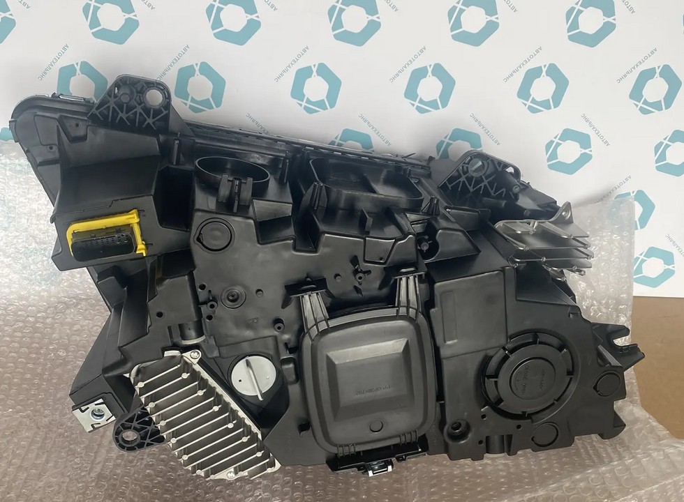 Фара правая для грузовика. Аналог для VOLVO FH/FM Vers.4/5. VO 22239220 (INV5435)