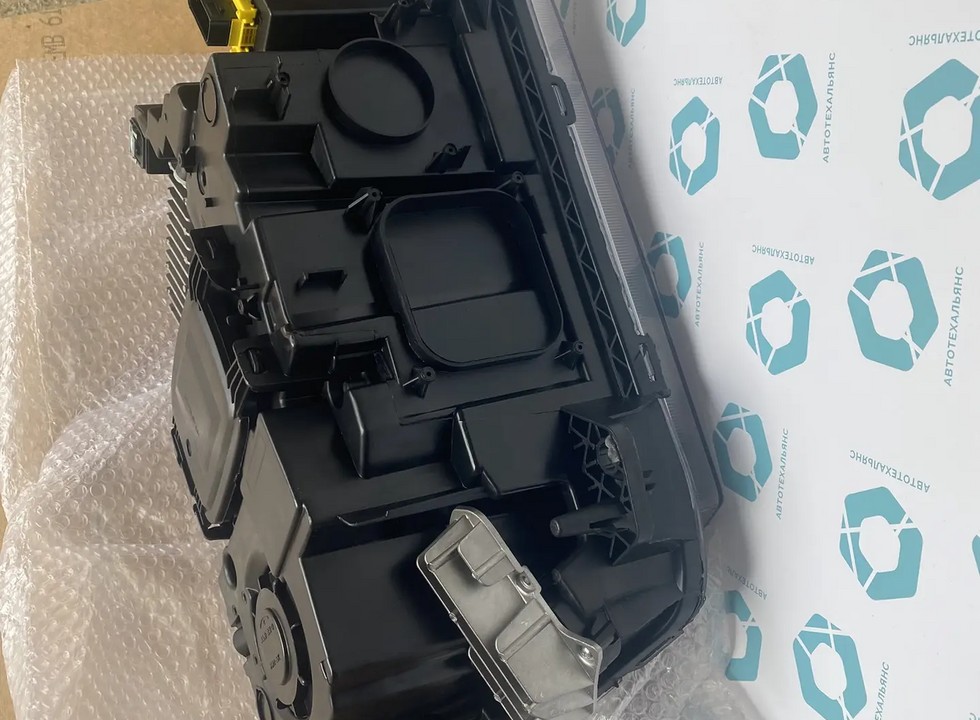 Фара правая для грузовика. Аналог для VOLVO FH/FM Vers.4/5. VO 22239220 (INV5435)