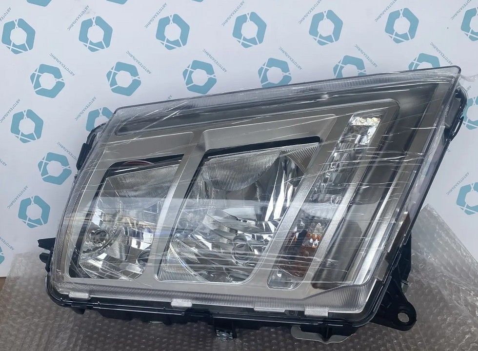 Фара правая для грузовика. Аналог для VOLVO FH/FM Vers.4/5. VO 22239220 (INV5435)