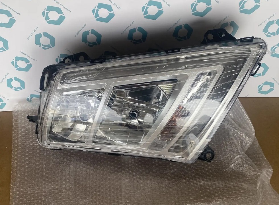 Фара правая для грузовика. Аналог для VOLVO FH/FM Vers.4/5. VO 22239220 (INV5435)