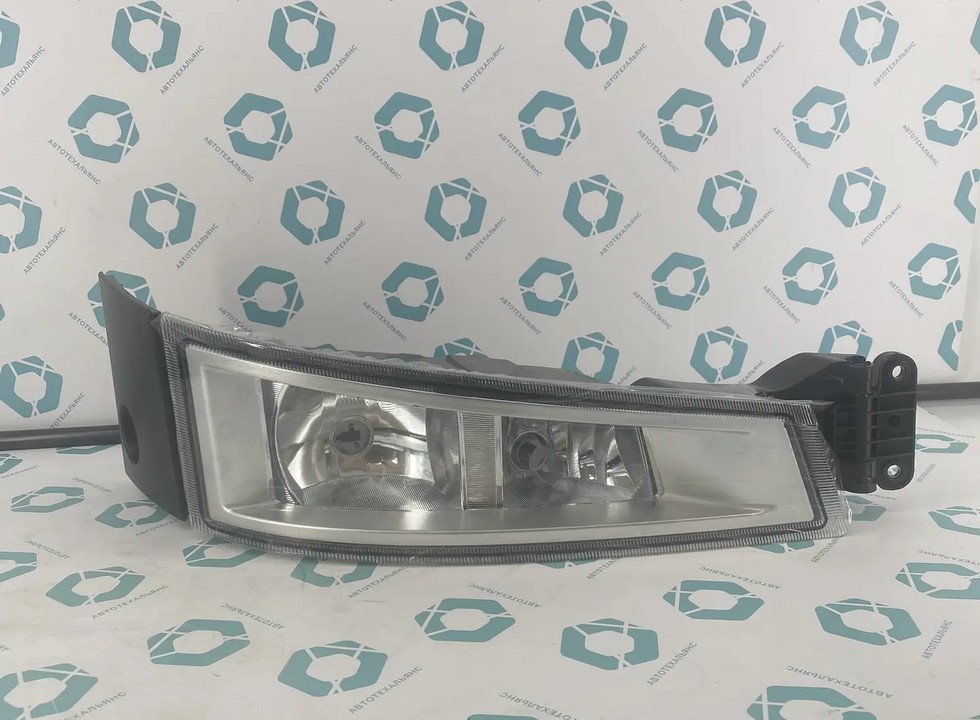 Противотуманная фара правая. Аналог для VOLVO FH/FM Vers.4/5. VO 21221153 (INV5160)