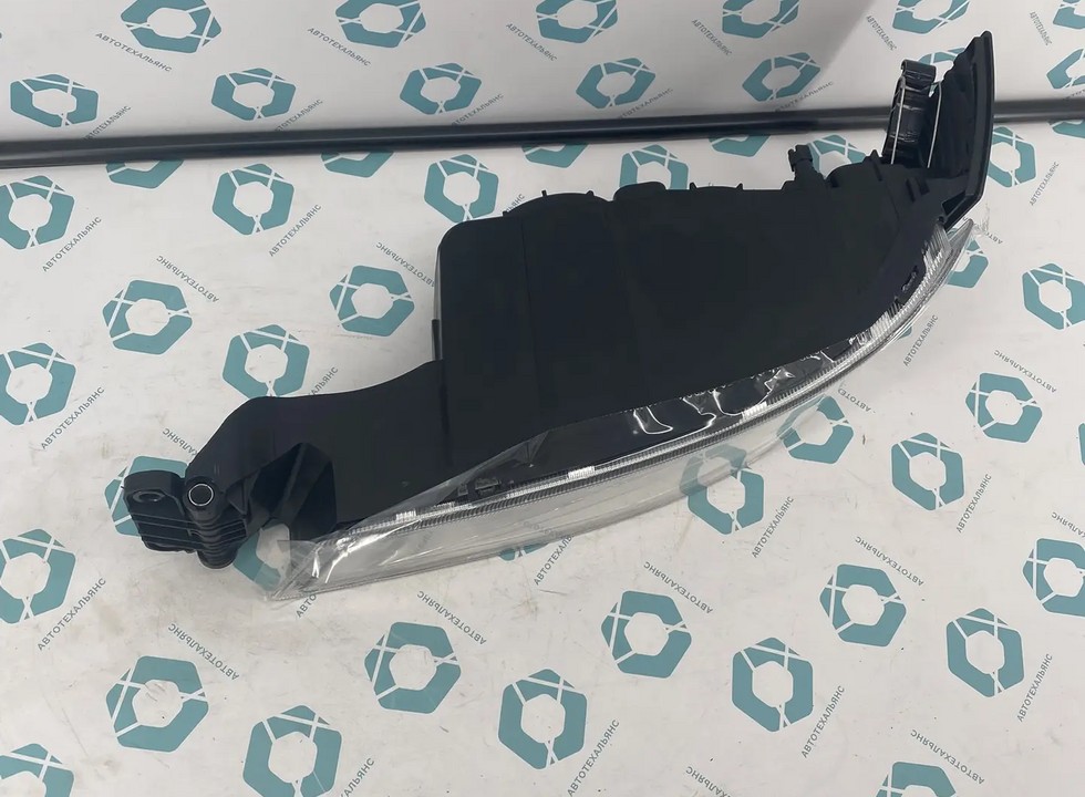 Противотуманная фара левая Аналог для VOLVO FH/FM Vers.4/5. VO 21221154 (INV5161)