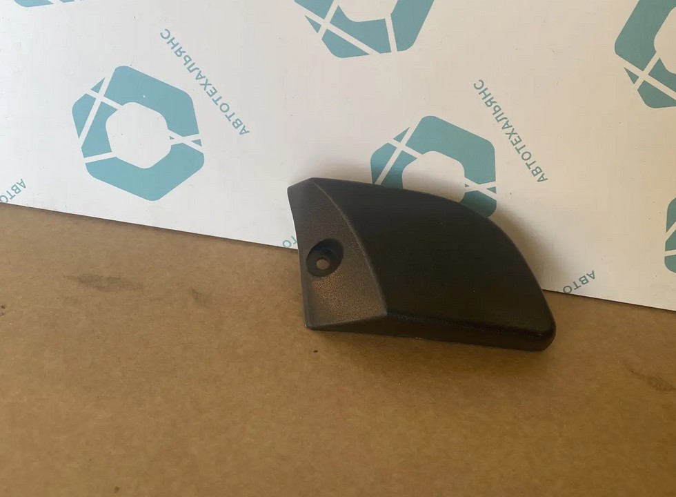 Накладка наружной ручки левой двери грузовика. Аналог для VOLVO FH/FM Vers.4/5. VO 82412165 (INV5305-3)