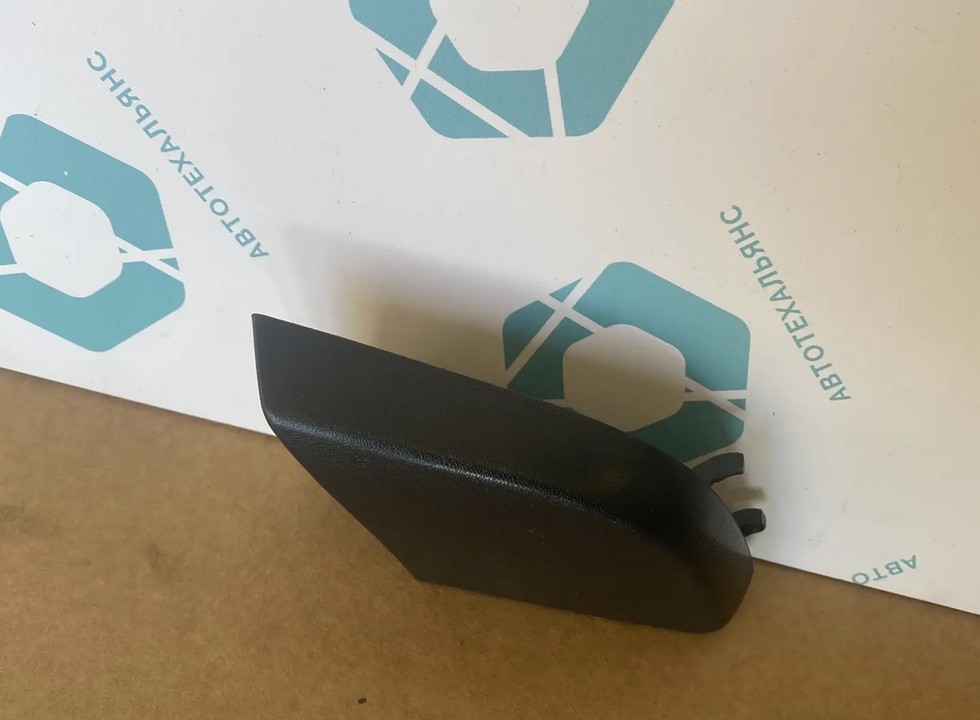 Накладка наружной ручки правой двери грузовика. Аналог для VOLVO FH/FM Vers.4/5. VO 82412203 (INV5304-3)