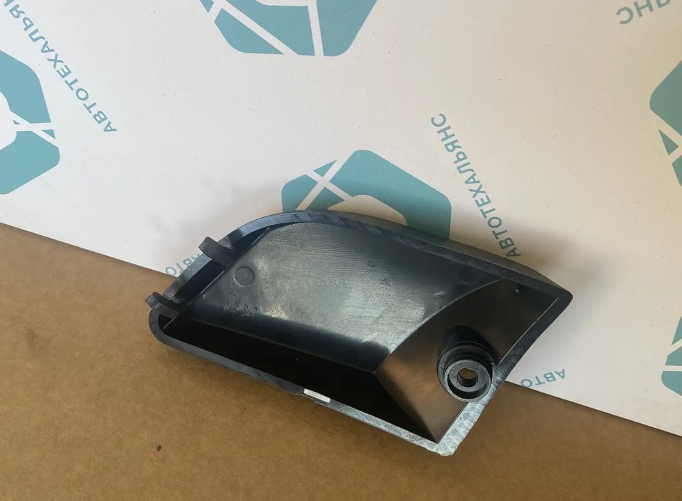 Накладка наружной ручки правой двери грузовика. Аналог для VOLVO FH/FM Vers.4/5. VO 82412203 (INV5304-3)