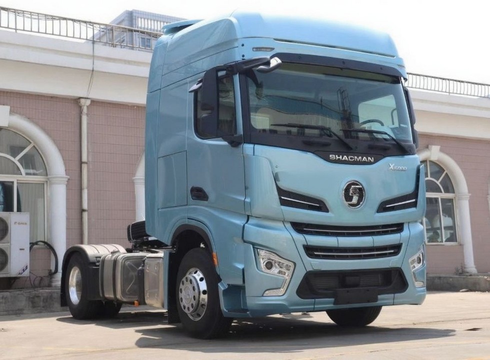 Тягач Shacman SX4188YY381 кабина X6000