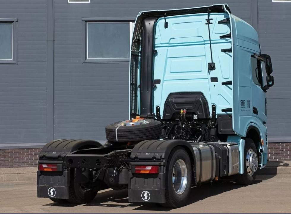 Тягач Shacman SX4188YY381 кабина X6000