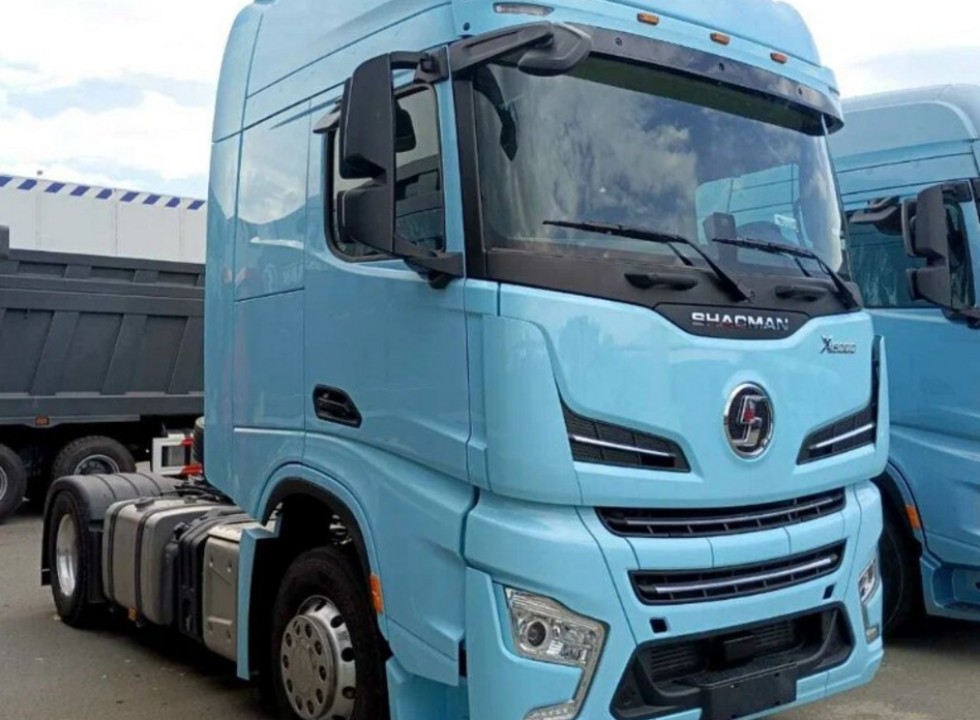 Тягач Shacman SX4188YY381 кабина X6000