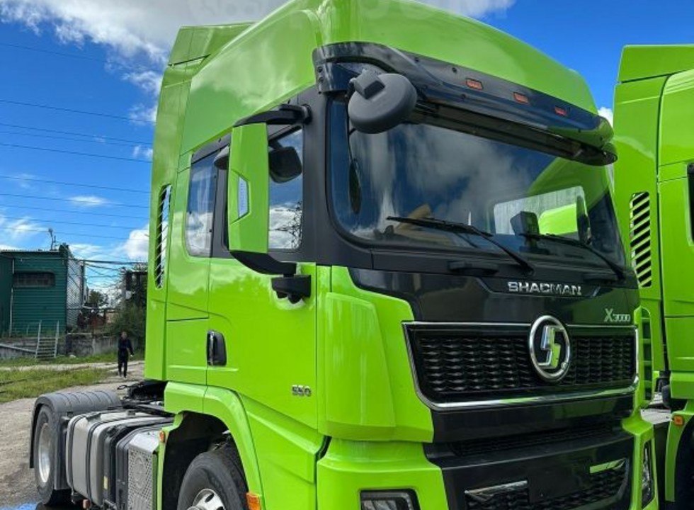 Тягач Shacman SX418843381 кабина X3000