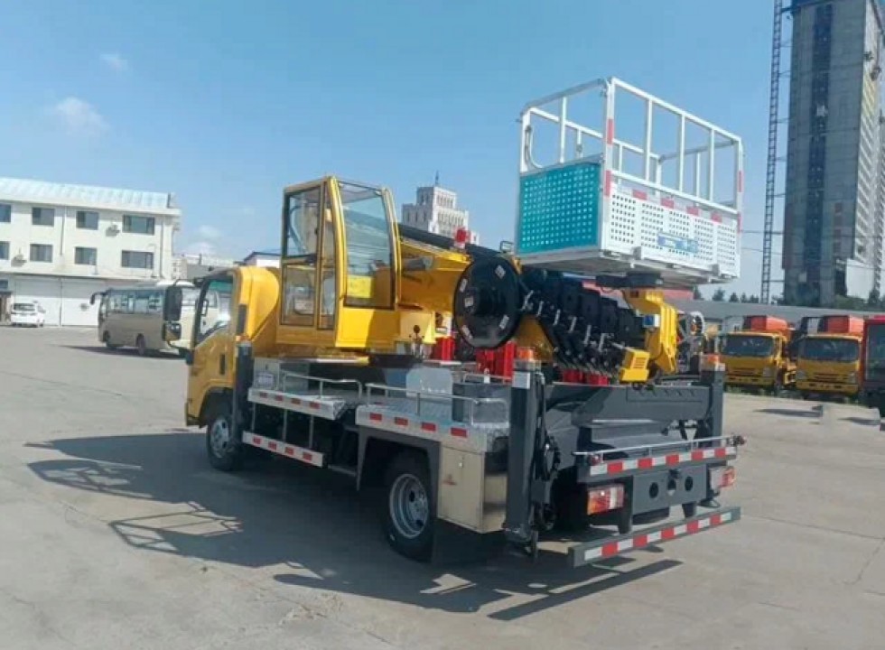 Автовышка Isuzu Elf 4х2, 30м.