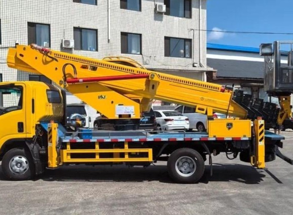 Автовышка Isuzu Elf 4х2, 32м.