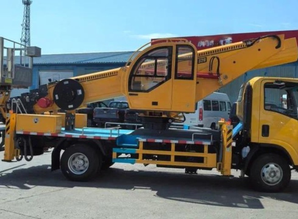 Автовышка Isuzu Elf 4х2, 32м.