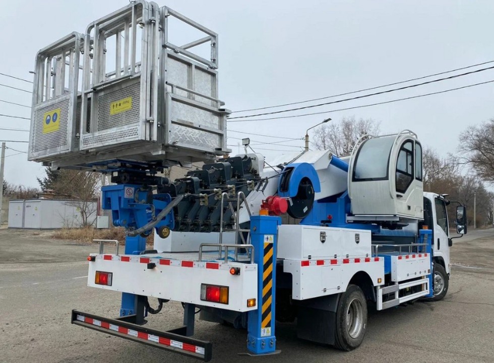 Автовышка Isuzu Elf 4х2, 36м.